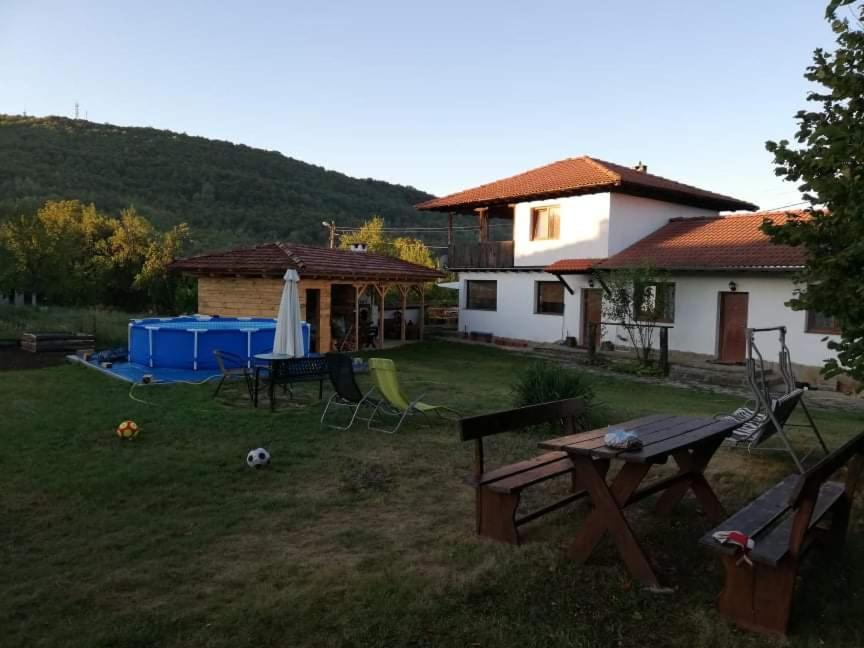 Guest House Yana Turkasheni Ngoại thất bức ảnh