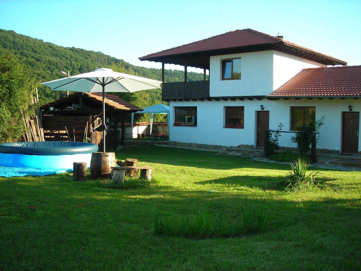 Guest House Yana Turkasheni Ngoại thất bức ảnh