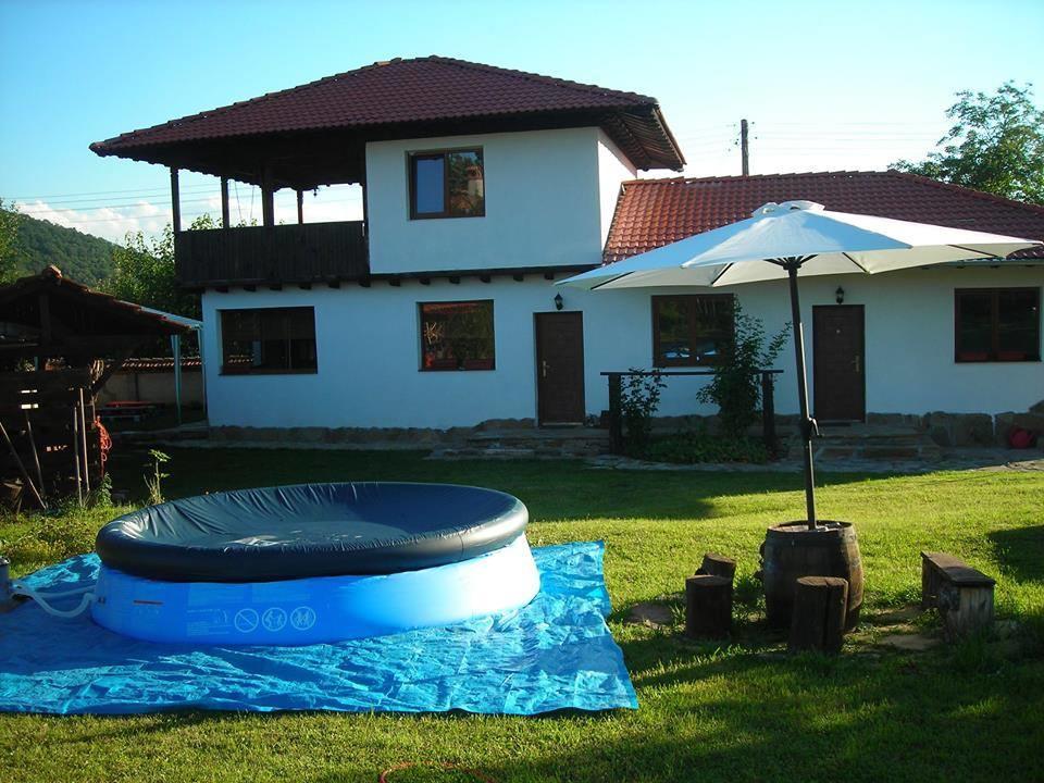 Guest House Yana Turkasheni Ngoại thất bức ảnh
