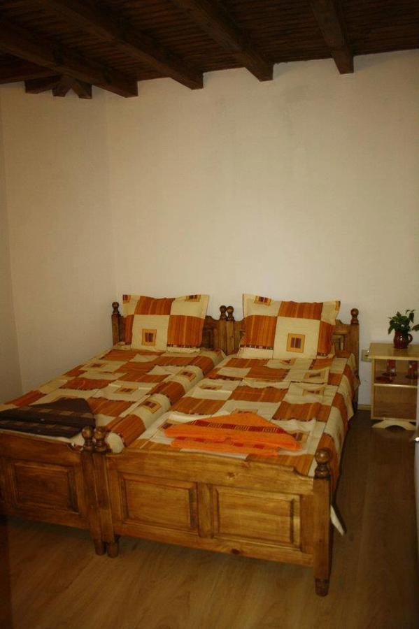 Guest House Yana Turkasheni Ngoại thất bức ảnh