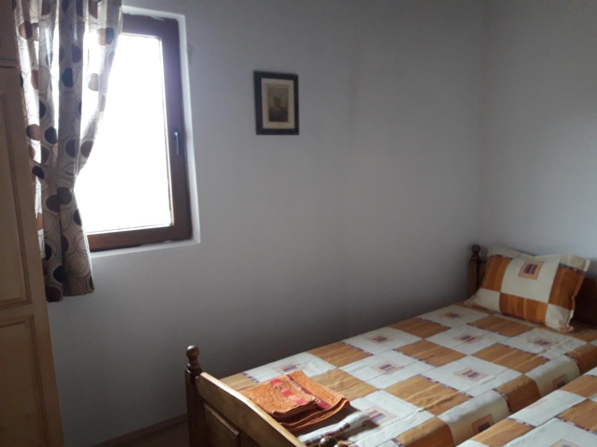 Guest House Yana Turkasheni Ngoại thất bức ảnh
